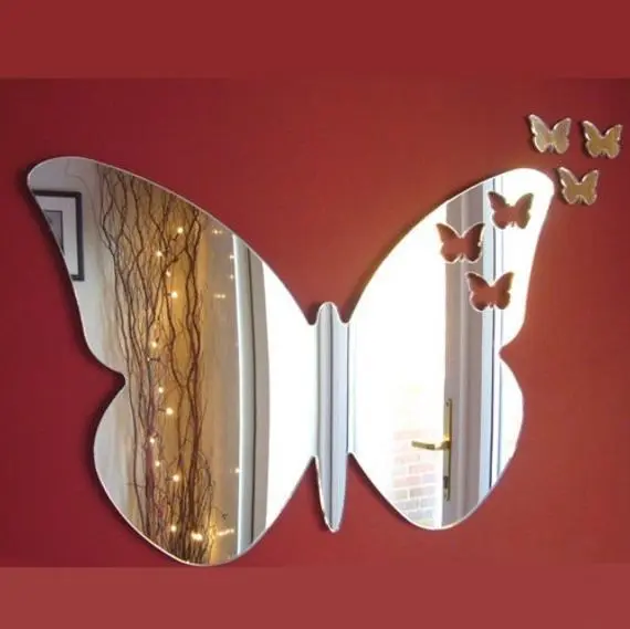 مرٍآة فراشة كبيرة